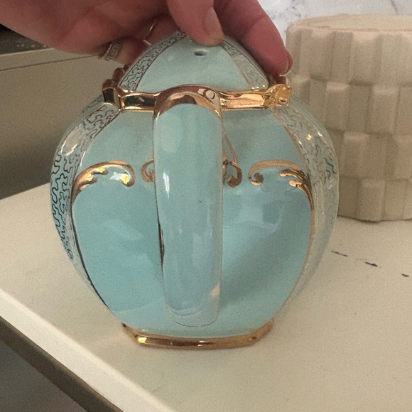 Sadler England Elegant Blue and Gold Teapot - Picture 10 of 11